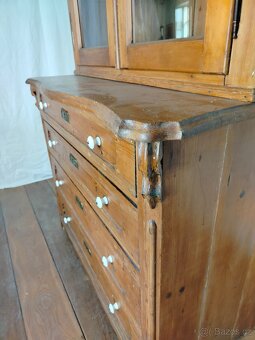 Starožitný kuchyňský kredenc - 3