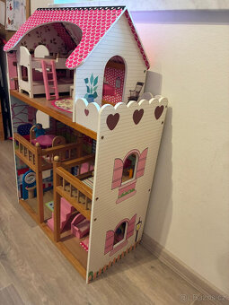 Dřevěný domeček pro panenky - 3