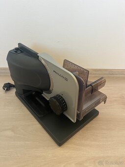 Nářezový stroj PHILCO - 3