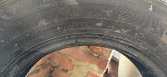 Prodám 4x pneu 205/65 r15 - 3