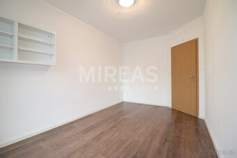 Poděbrady, pronájem bytu 2 + kk, 36 m2 + terasa 33 m2, okr. - 3