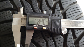 Téměř nejeté zimní pneu Kumho 225/65/17 XL, sada - 3