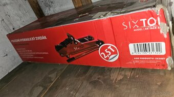Hydraulický hever na 2.5T Skoro nový. - 3