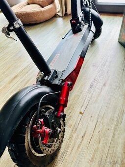 Elektrokoloběžka Kugoo Kirin m4 Pro se sedadlem. Jen 128 km - 3