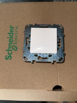 Zasuvky a vypinace - 3