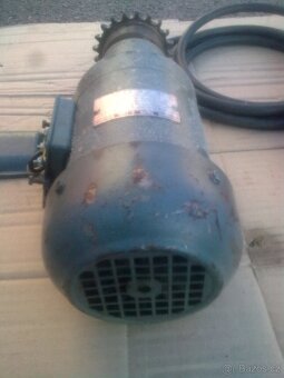 Elektromotor s převodovkou. - 3