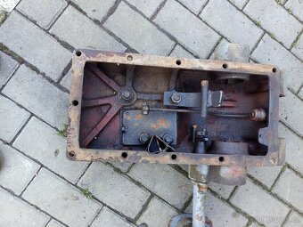 Víko hydrauliky Zetor - 3