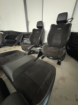 SRT interiér Dodge Challenger 2015+ – Alcantara / vyhřívané - 3