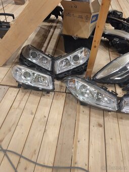 Prodám světla pro vozy Renault - 3