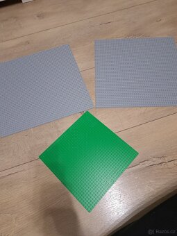 Lego podložky - 2 x šedé a 1 x zelená - 3