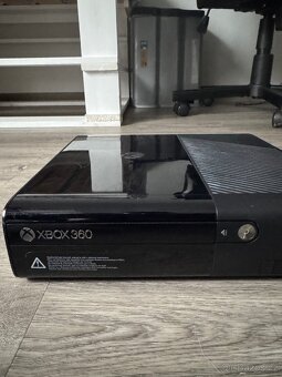 Xbox 360 + kinect a plus ovladače - 3