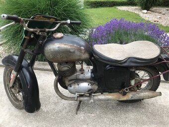 Veterán motorka Čz 175 - 3