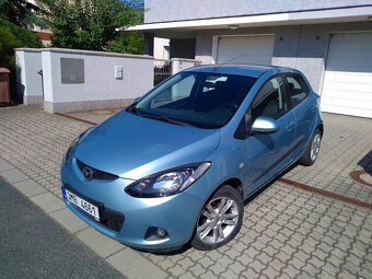 Prodám Mazda 2 1.3 63Kw benzín, r. 2009, nová v ČR. - 3