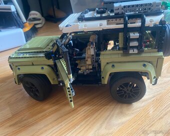 Lego 42110 Technic - Land Rover Defender - 3