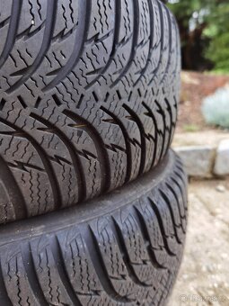 Pneu kumho na plechu195/55r15 dot 3022 - 3