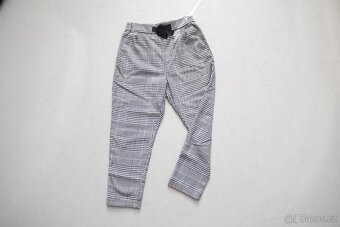 Dívčí komplet velikosti 134 - 3