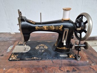 Starožitný šicí stroj - 3
