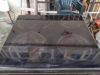 Vestavná veliká horkovzdušná trouba a varná deska Bauknecht - 3