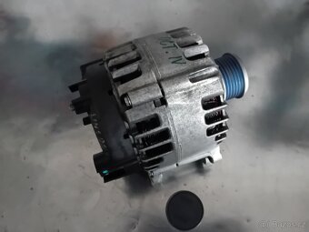 Škoda Octavia IV, VW Golf VIII 2.0 TDI alternátor, starter - 3