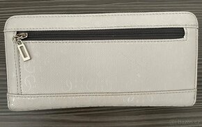 Penezenka Guess - 3
