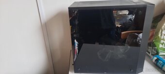 Počítačová skříň Fractal design - 3