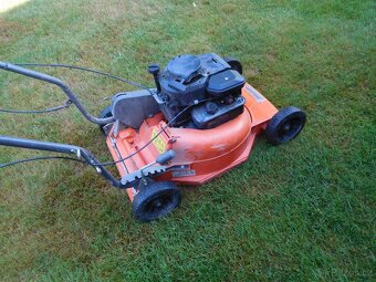 Sekačka Husqvarna s pojezdem - 3