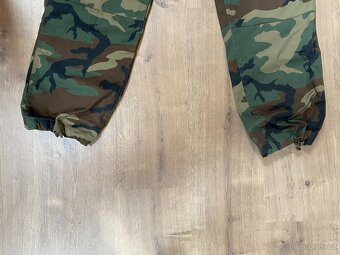 Stylové pánské maskáčové kalhoty - 3