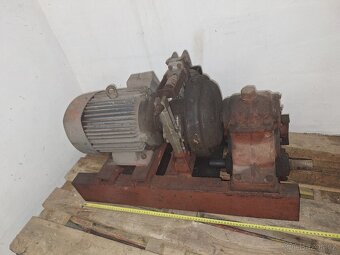 Převodovka s brzdou 2,2kW 950 otáček - 3