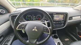 Prodám Outlander PHEV 2,0L "EL" - 3