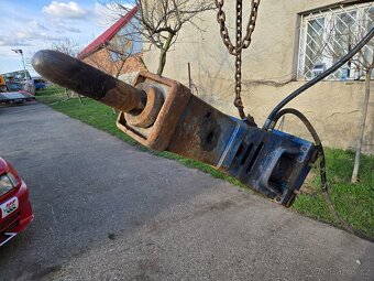 Bourací kladivo použito na Jcb 3cx možno i bagr - 3
