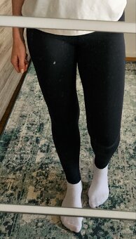 Dámské černé sportovní legíny Nike, velikost S - 3