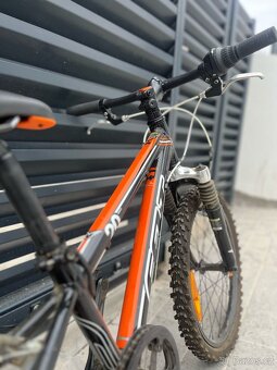 Prodám MTB dětské kolo Felt Q20S černá, 7 rychlostí - 3