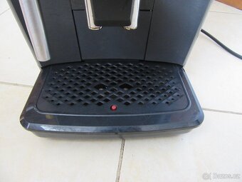 Nabízím kávovar Philips. Displej svítí. Neproplachne se. Pár - 3