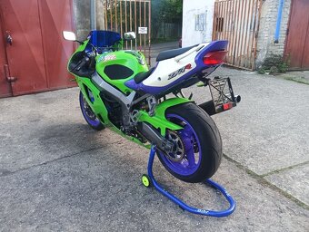 Kawasaki ZX7R - 3