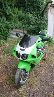 Kawasaki ZX7R - 3