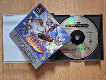 Predám hru na PS1 Spyro : Year of the Dragon - 3