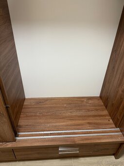 Luxusní šatní skříň , téměř jako nová - 3