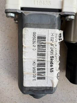 Octavia 2 motorek stahování oken včetně jednotky - 3