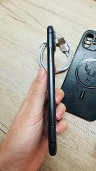 IPhone 11 64GB černý, top stav - 3