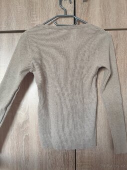 Béžový svetr - 3