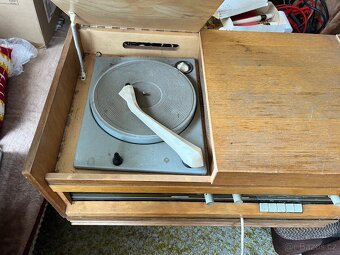 Opereta radio s gramofonem 1021 A - 3