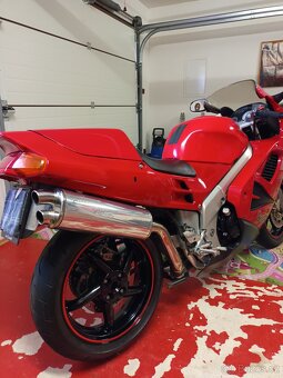 HONDA VFR 750F - 3