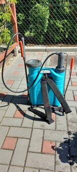 Zádový postřikovač Gardena 12l - 3