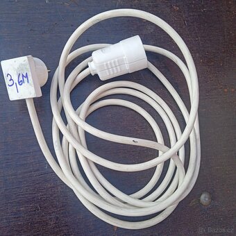 Prodám prodlužovací kabel na 230V s 5-zasuvkou - 3