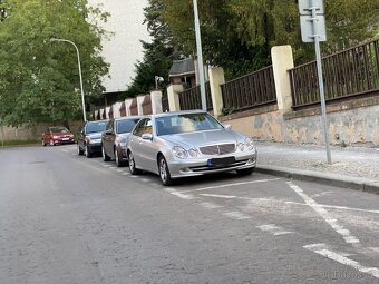MERCEDES E 220CDi W211 KRÁSNÝ A NADSTANDARDNĚ ZACHOVALÝ - 3