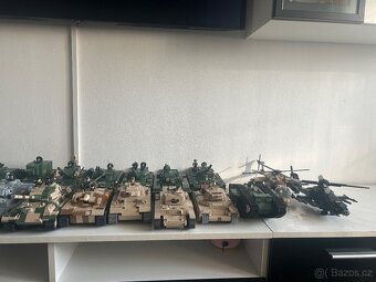 Velká sbírka COBI tanků – 20 ks + letadla, figurky, plánky – - 3