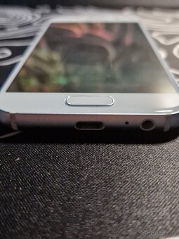 Samsung Galaxy A3 (2017) - 3