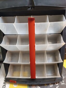 Nástěnný box na šrouby Keter - 3