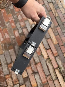 Pylontech baterie, drzaky a kabely - 3