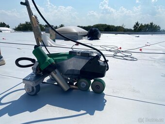 Hydroizolace plochých střech z PVC nebo asfaltových pásů - 3